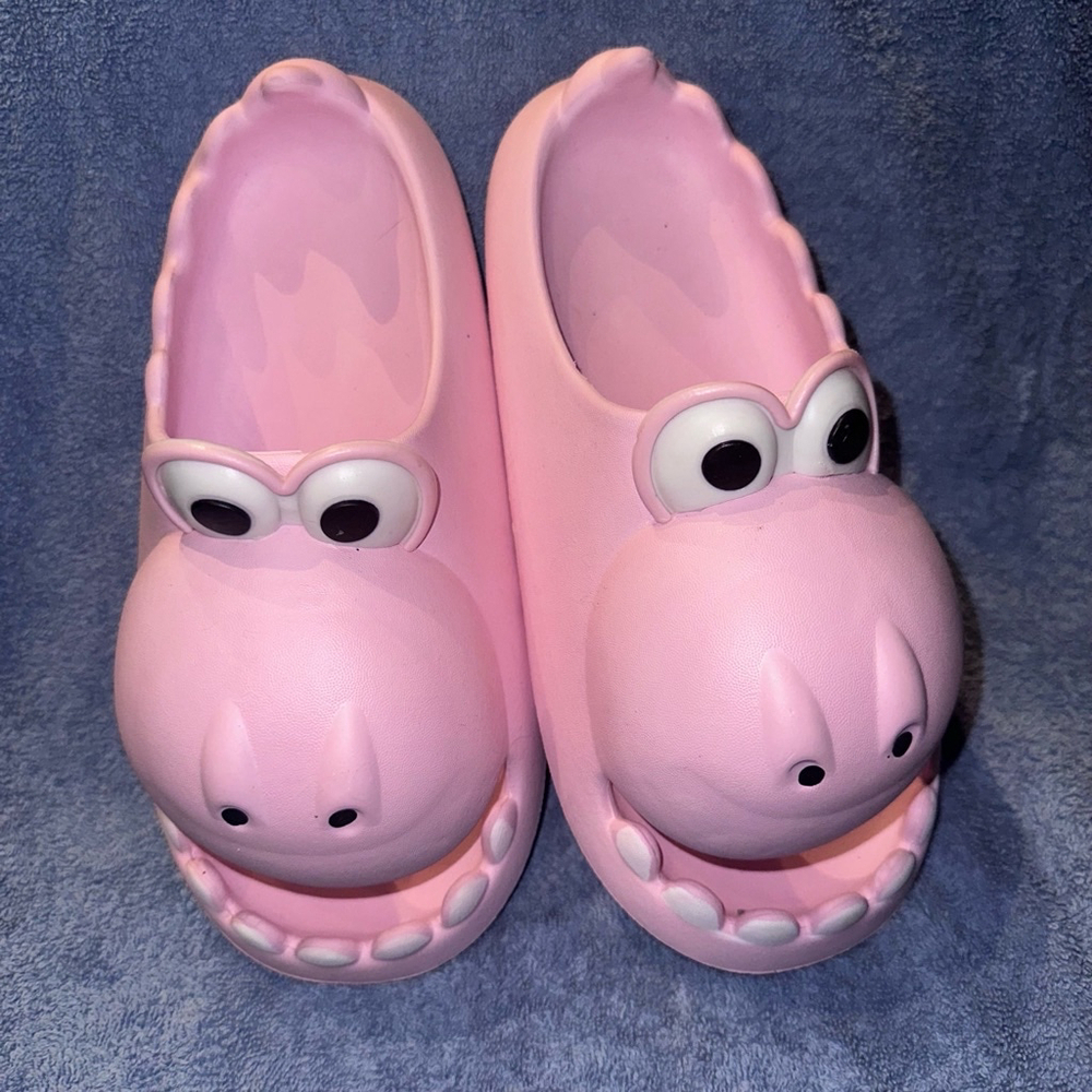 NWOT Unisex Size 8-8.5 Womens Dinosaur Big Mouth Pillow Slides Sandals Pink